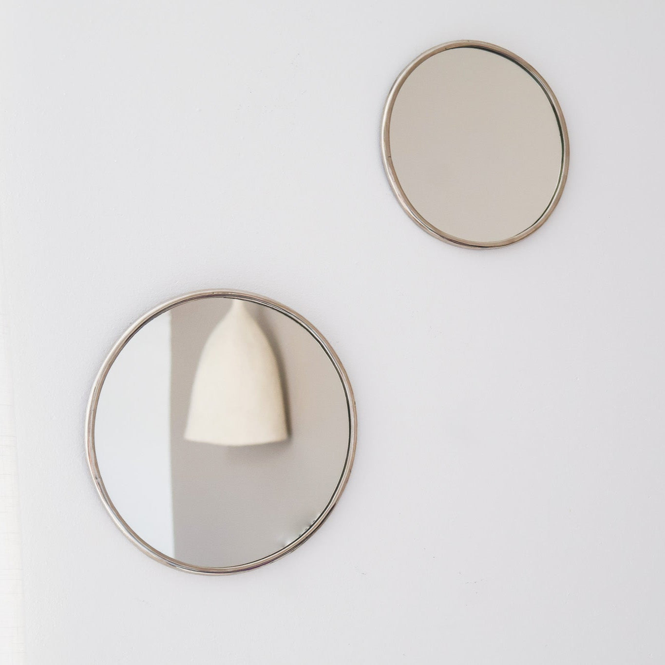 Miroir Tayra – Forme ronde en laiton, fabrication artisanale