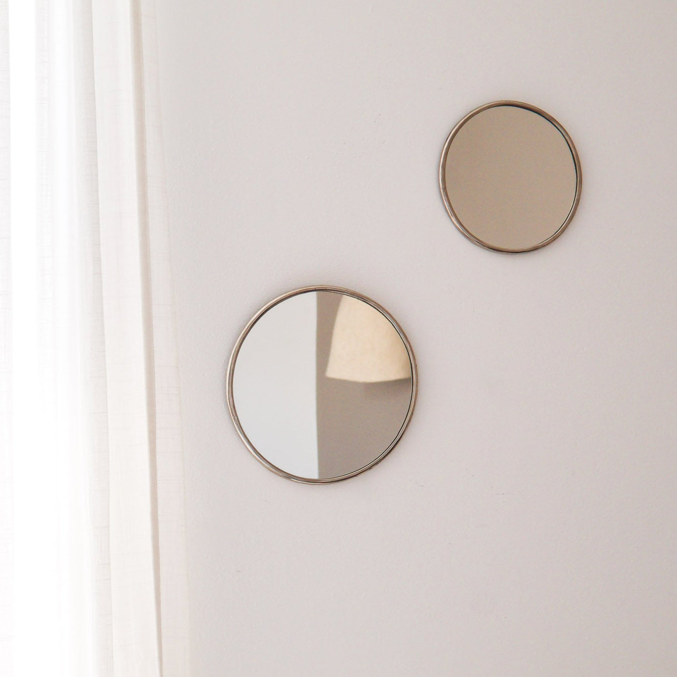 Miroir Tayra – Forme ronde en laiton, fabrication artisanale