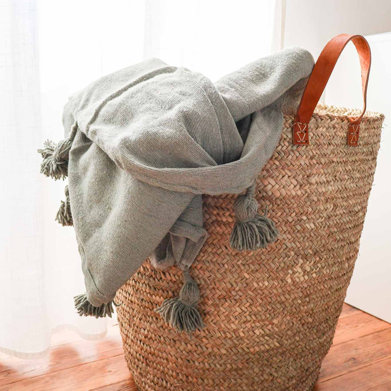 Plaid en coton tissé à pompons