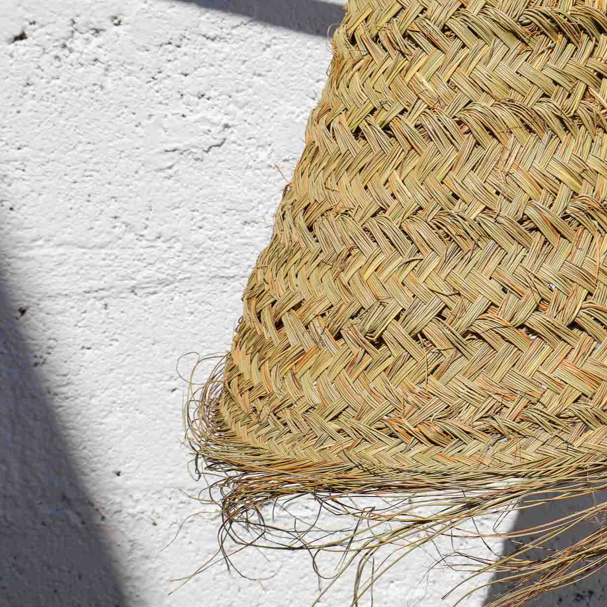 Suspension "Djemaa" – Tressage plein en alfa naturelle