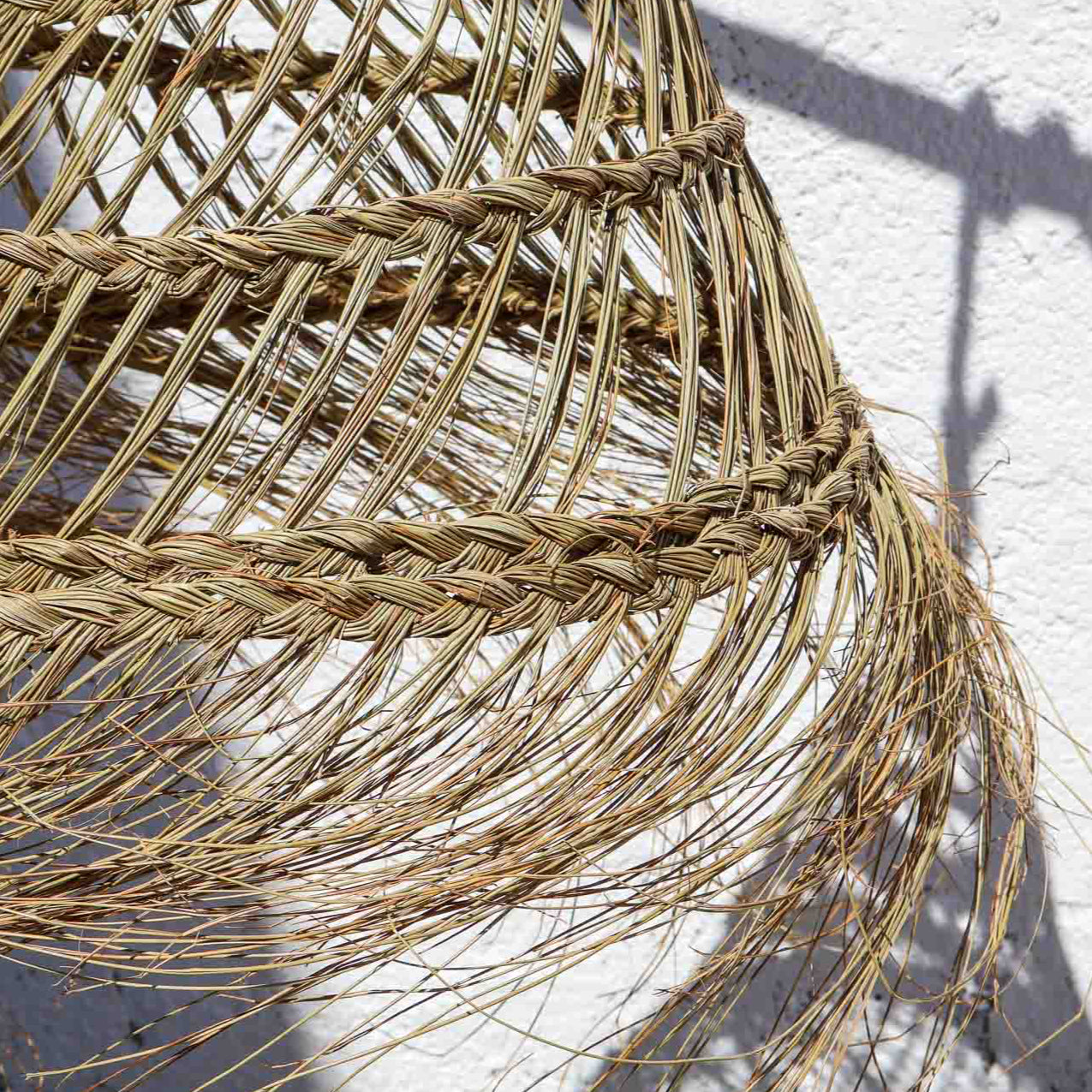 Suspension ajourée "Nahla" – Tressage en alfa naturelle