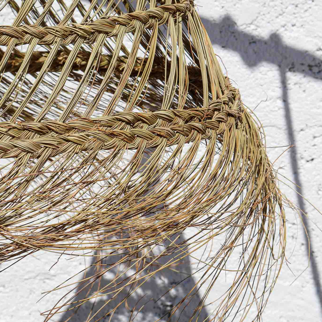 Suspension ajourée "Nahla" – Tressage en alfa naturelle