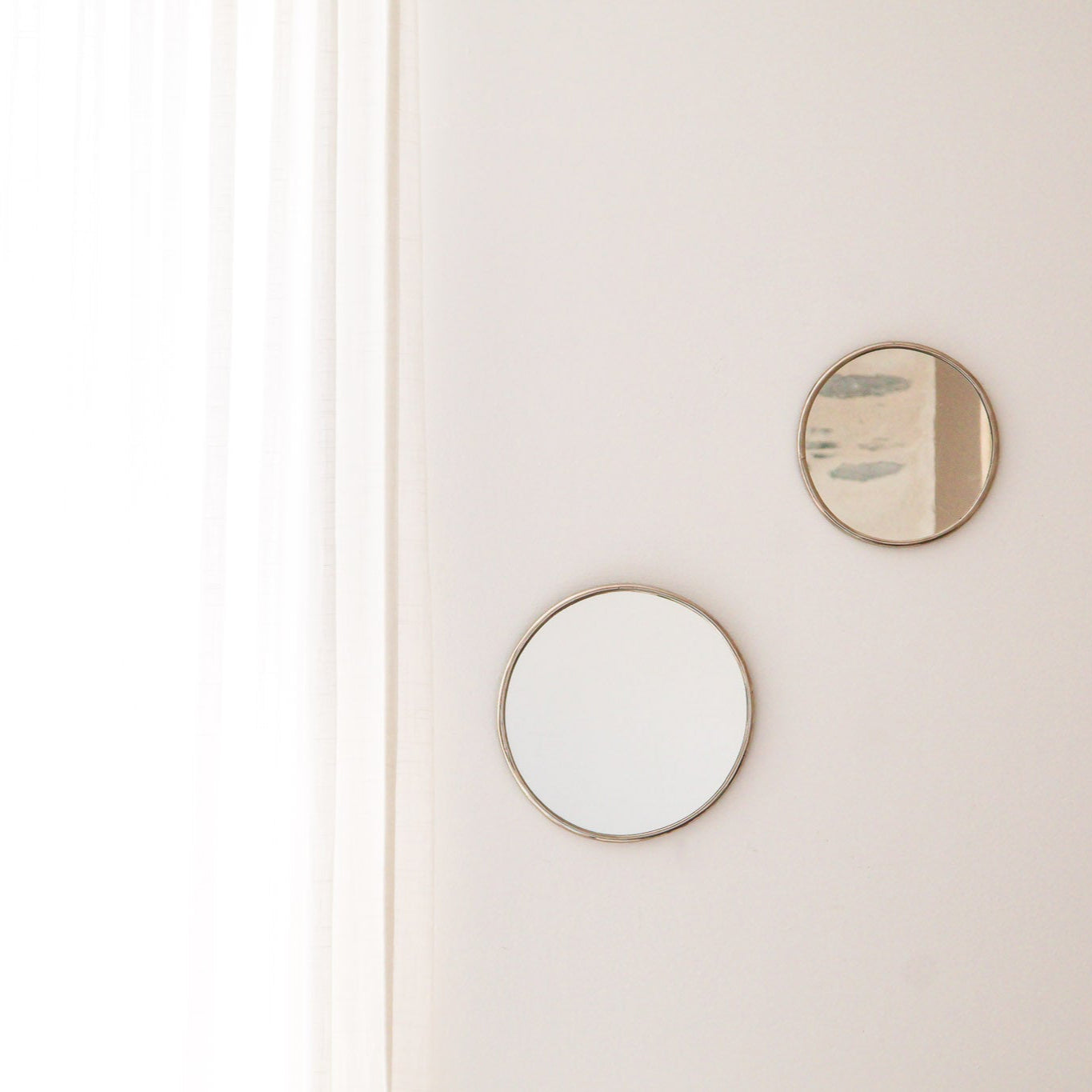 Miroir Tayra – Forme ronde en laiton, fabrication artisanale