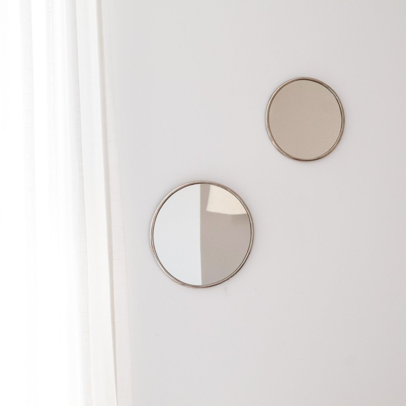 Miroir Tayra – Forme ronde en laiton, fabrication artisanale