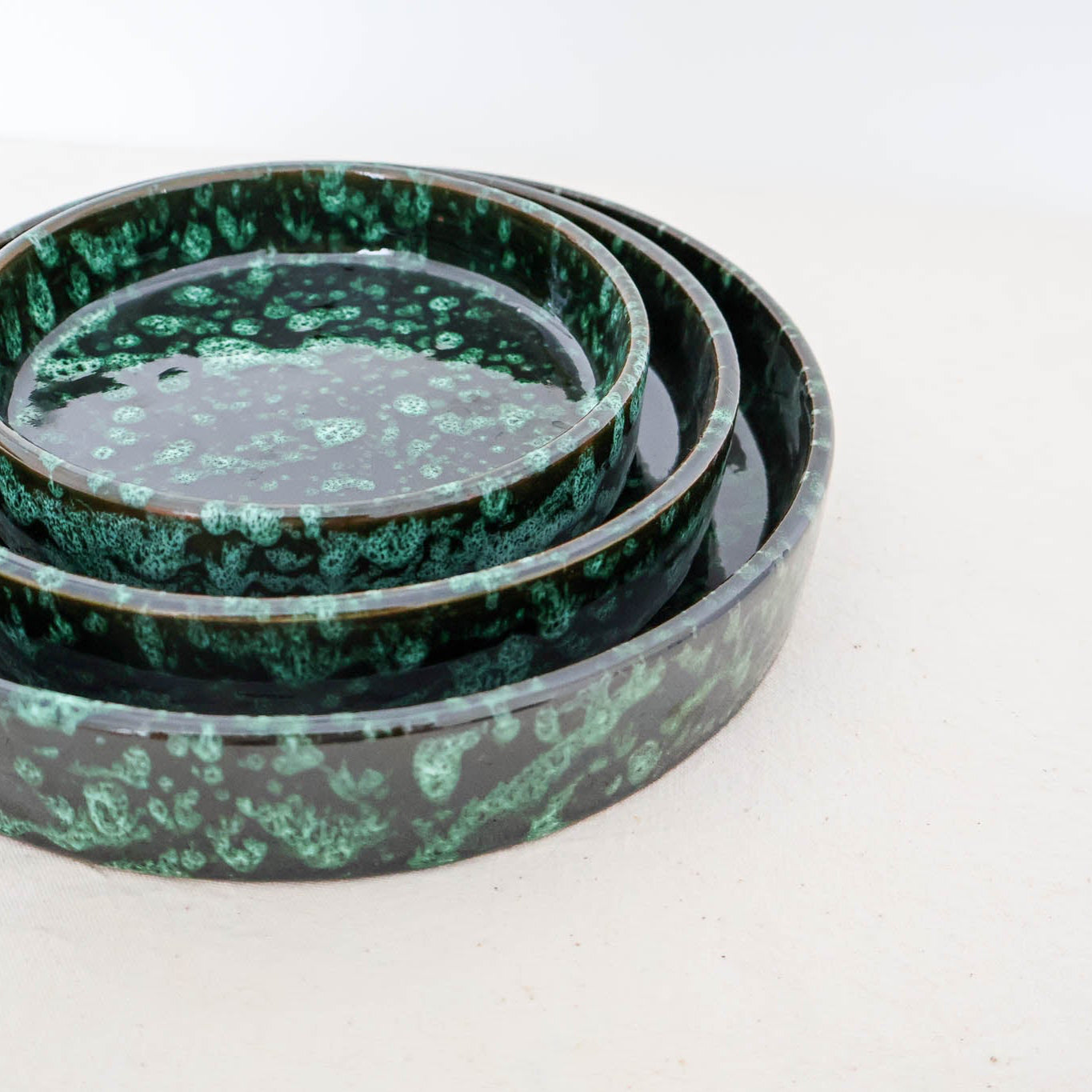 Plat rond en céramique, 3 tailles - collection Ayyur