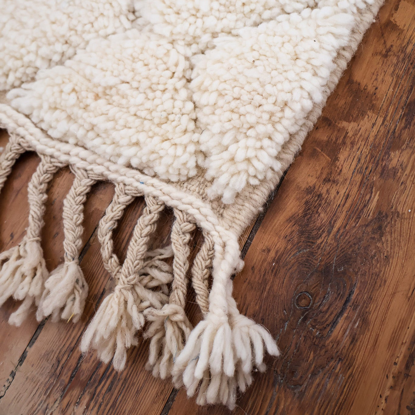 details beni ouarain blanc MAISON ASLI