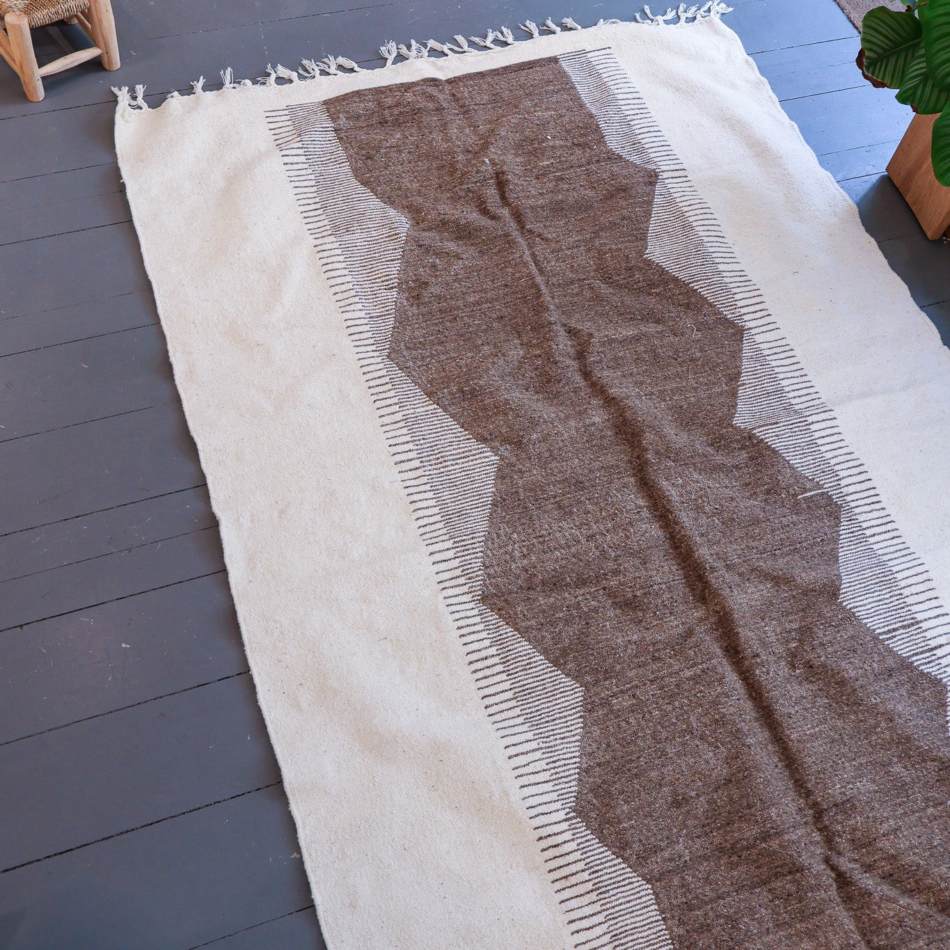Tapis kilim – Laine naturelle écrue et brune tissée main (158 × 258 cm)