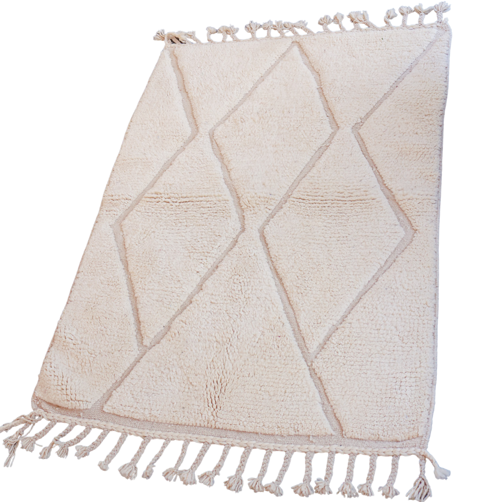 Tapis berbère blanc à motifs Beni Ouarain – Laine blanche tissée main (107 × 140 cm)