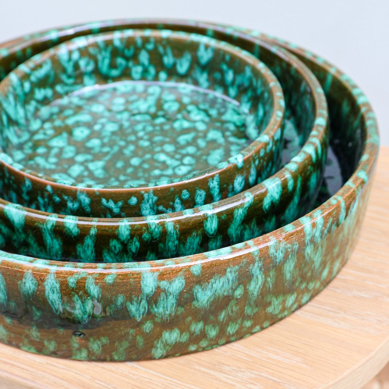 Plat rond en céramique, noir et vert, 3 tailles - collection Ayyur