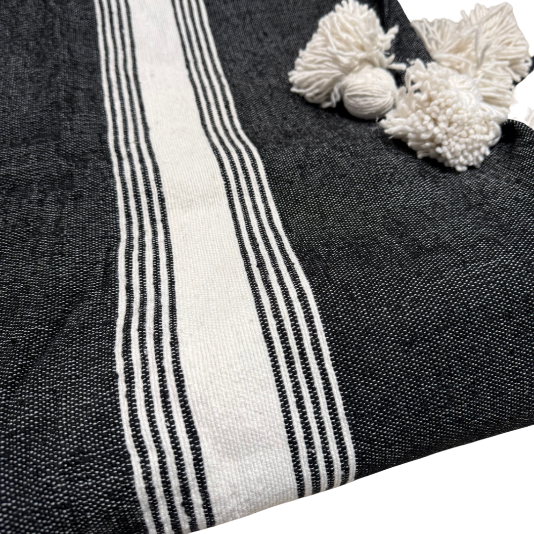 Plaid double en coton tissé uni ou à rayures – Finition pompons