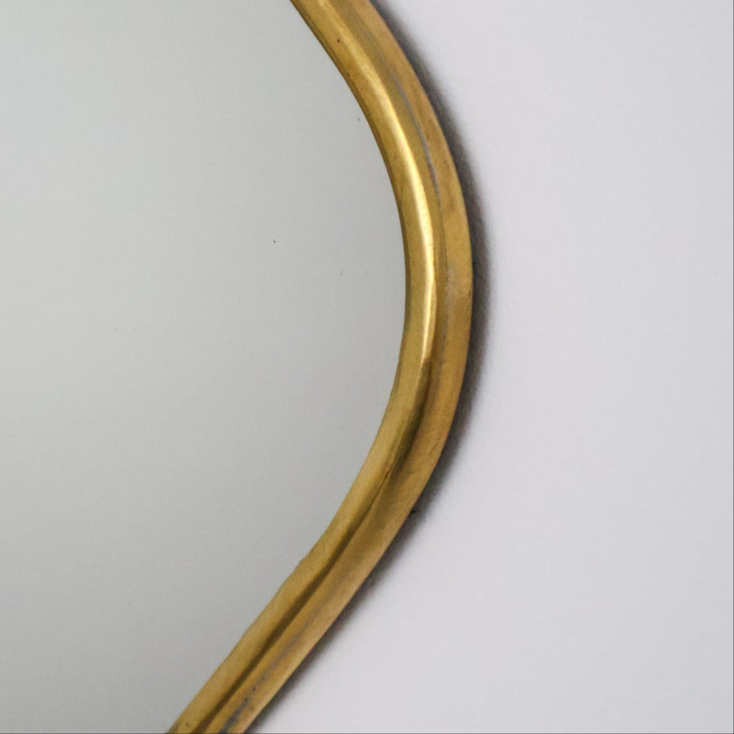 Miroir Zayna – Forme organique en laiton, fabrication artisanale