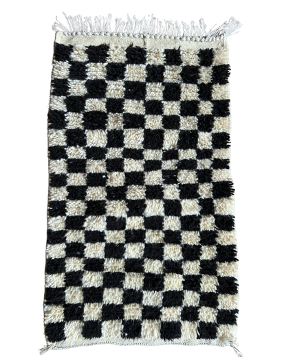 Tapis descente de lit berbère Beni Ouarain – Motifs damier noir