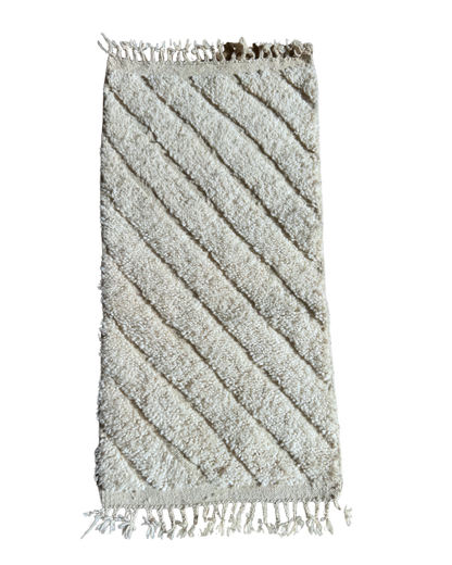 Tapis descente de lit berbère Beni Ouarain – Laine blanche tissée main (60 x 100 cm)