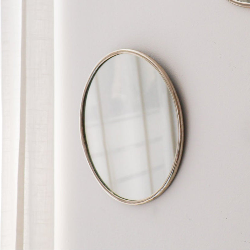 Miroir Tayra – Forme ronde en laiton, fabrication artisanale