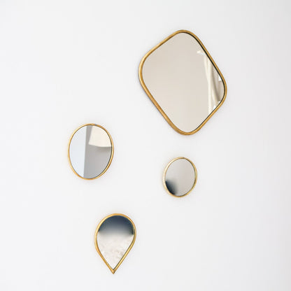 Miroir Azel – Forme carrée arrondie en laiton, fabrication artisanale