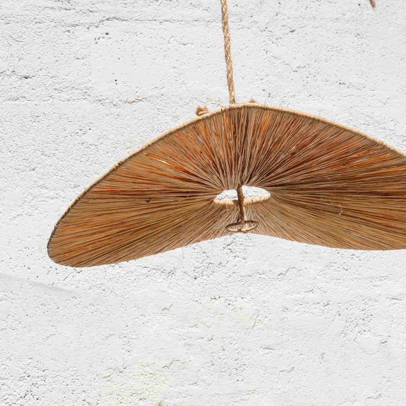Suspension "Nour" – Raphia ondulé naturel