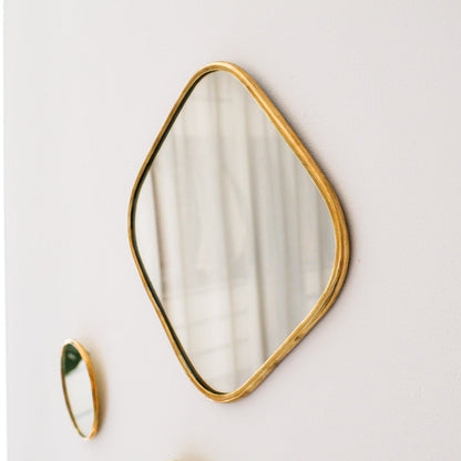 Miroir Azel – Forme carrée arrondie en laiton, fabrication artisanale