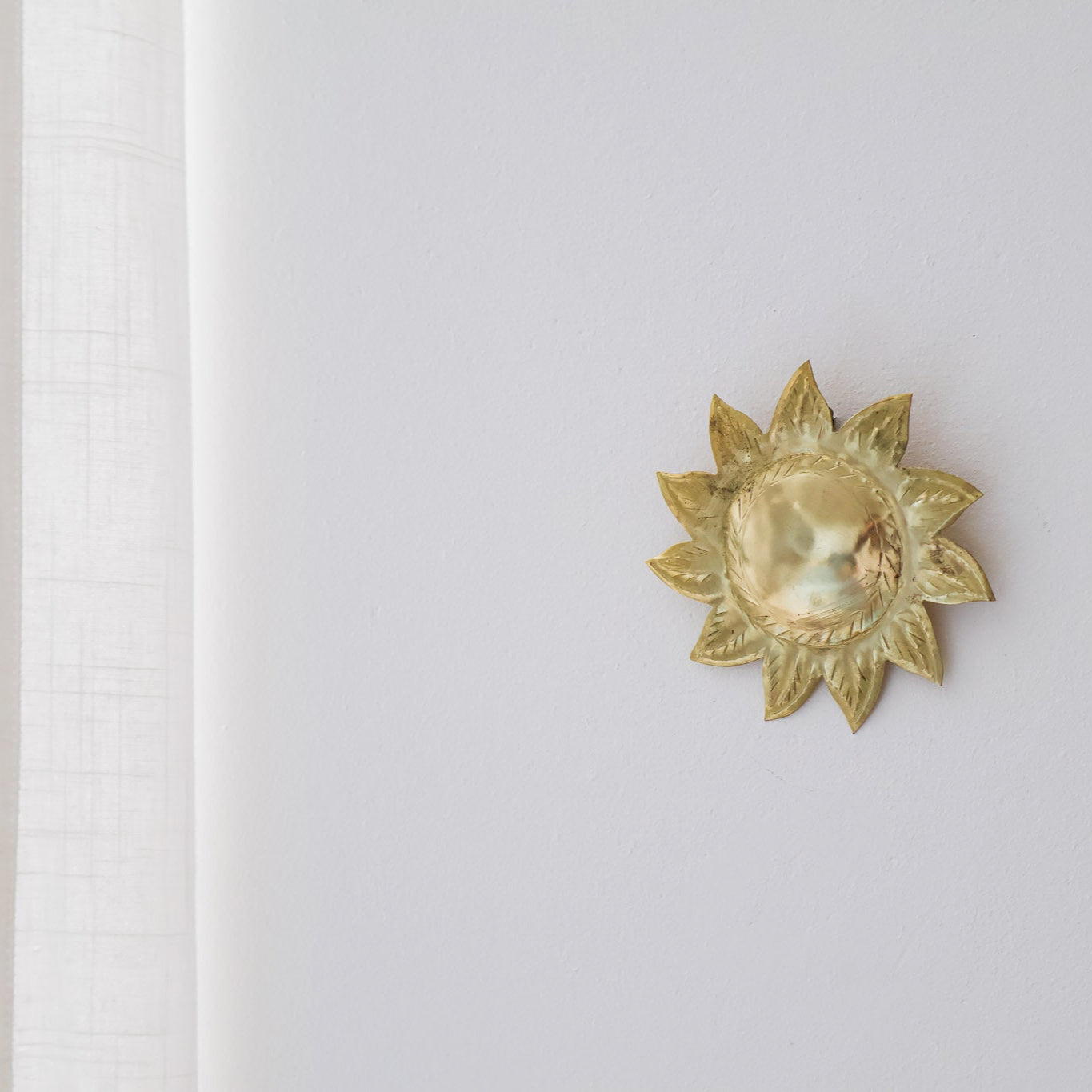 Ex-voto soleil – Laiton doré, avec ou sans miroir