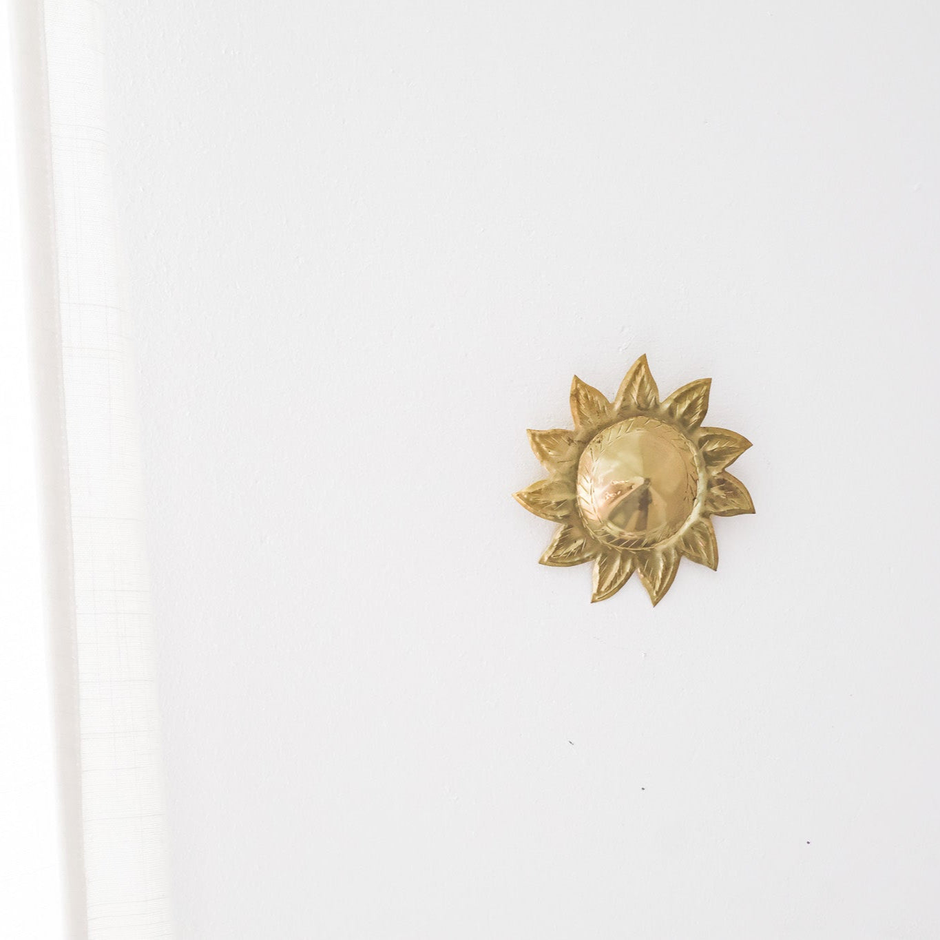 Ex-voto soleil – Laiton doré, avec ou sans miroir