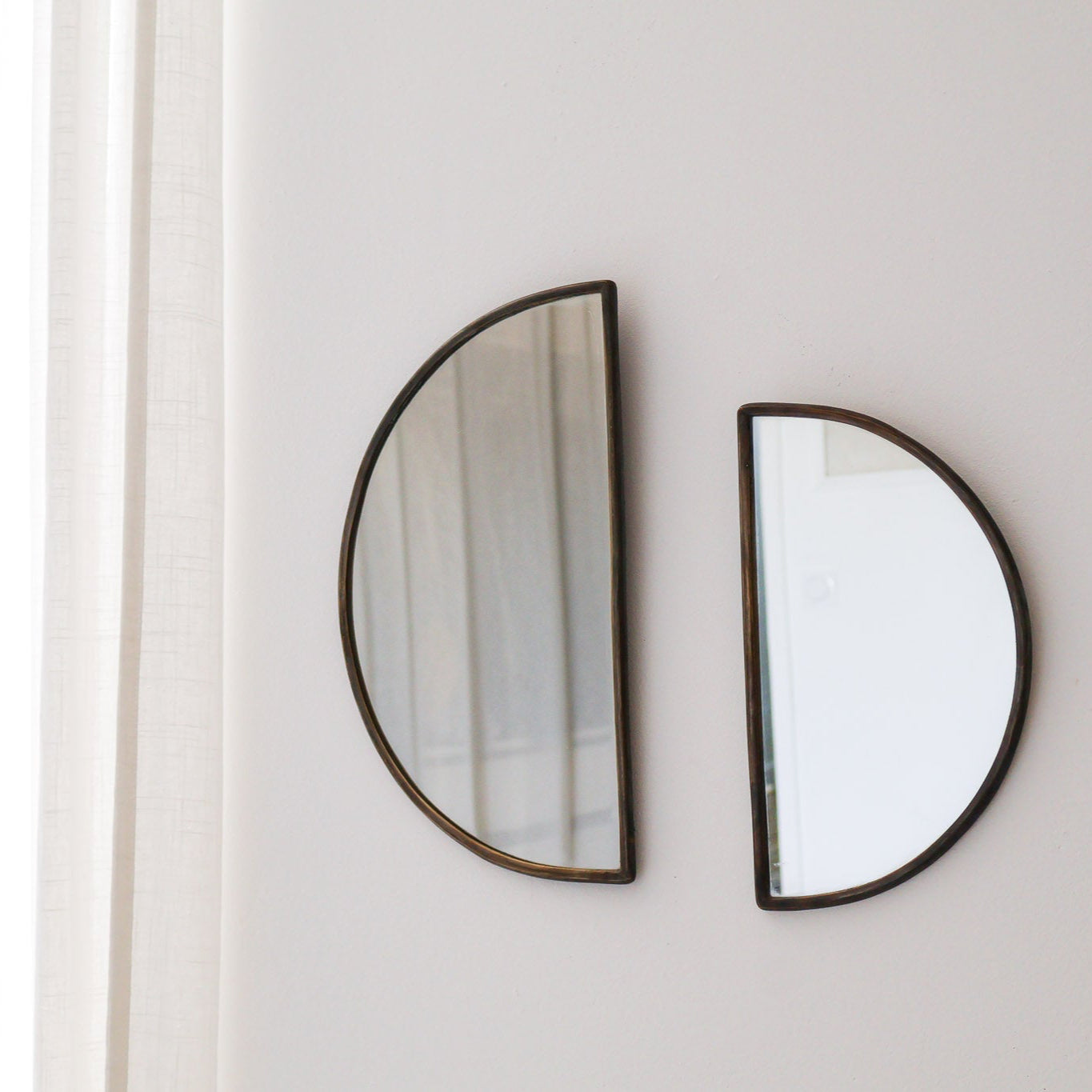 Miroir Nara – Forme demi-cercle en laiton, fabrication artisanale