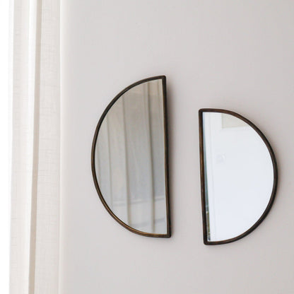 Miroir Nara – Forme demi-cercle en laiton, fabrication artisanale