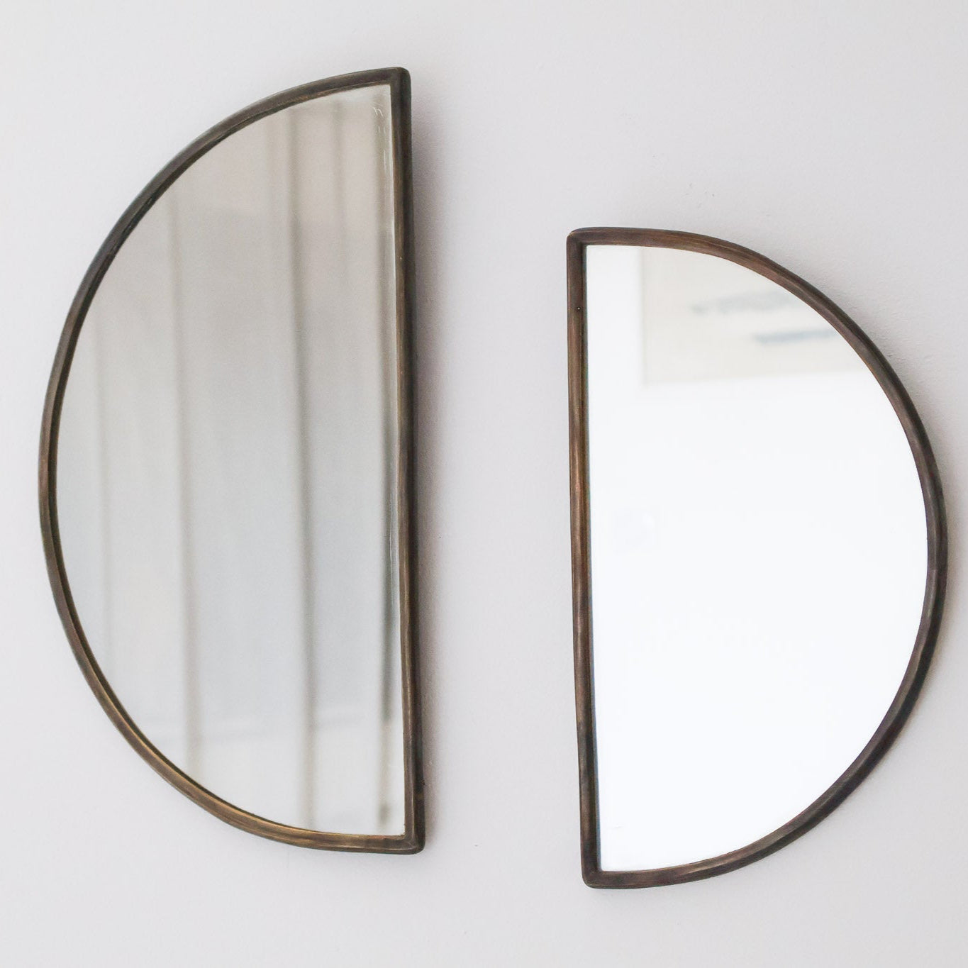 Miroir Nara – Forme demi-cercle en laiton, fabrication artisanale