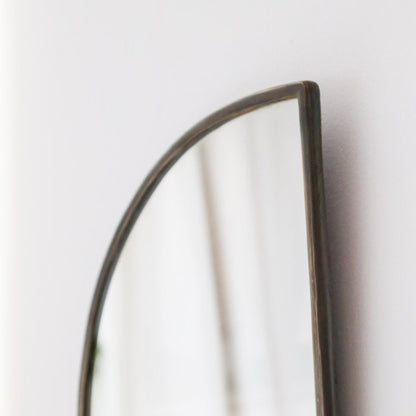 Miroir Nara – Forme demi-cercle en laiton, fabrication artisanale