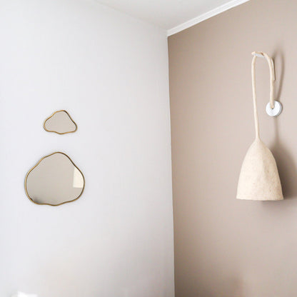 Miroir Yenni – Forme nuage en laiton, fabrication artisanale
