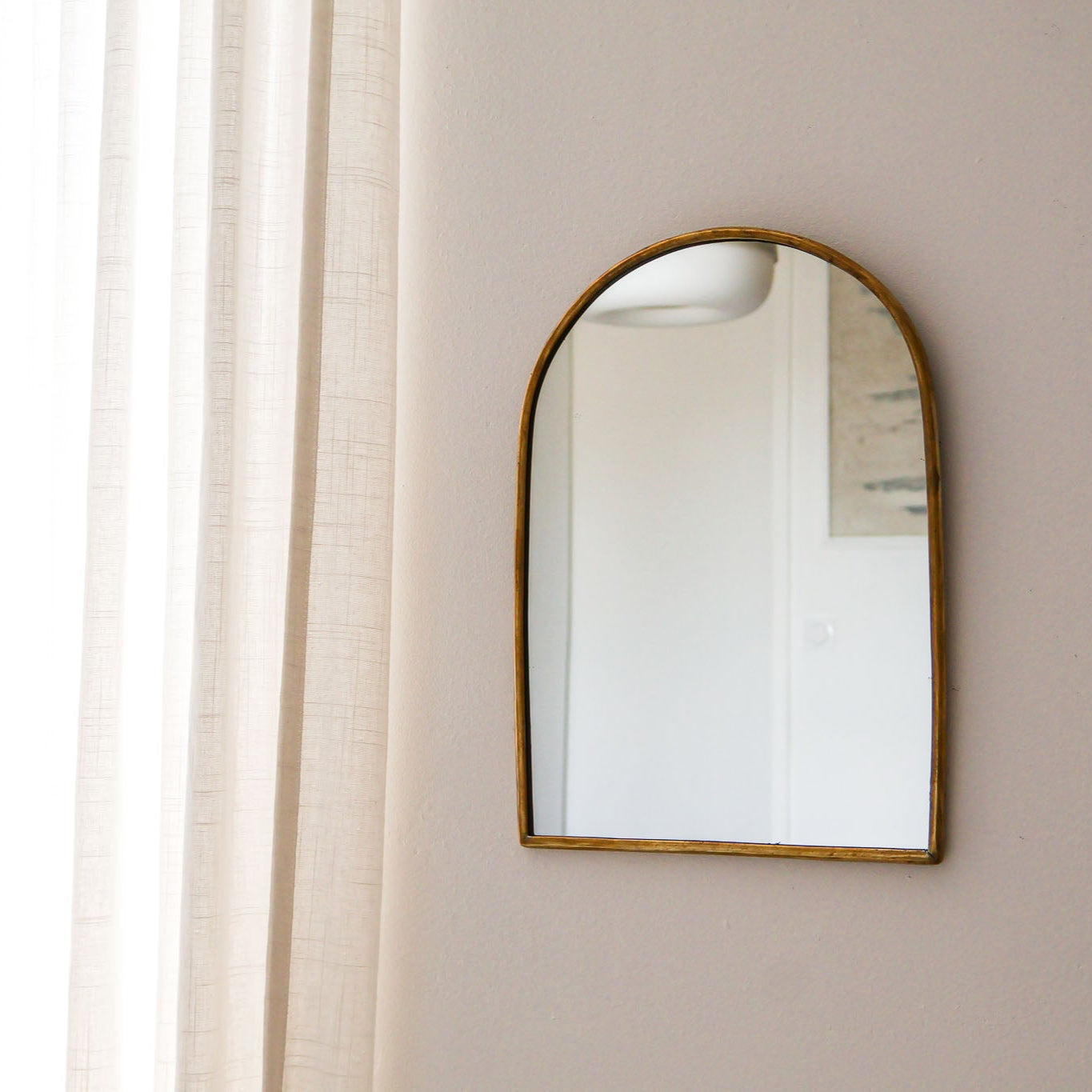 Miroir Bab – Forme porte en laiton, fabrication artisanale