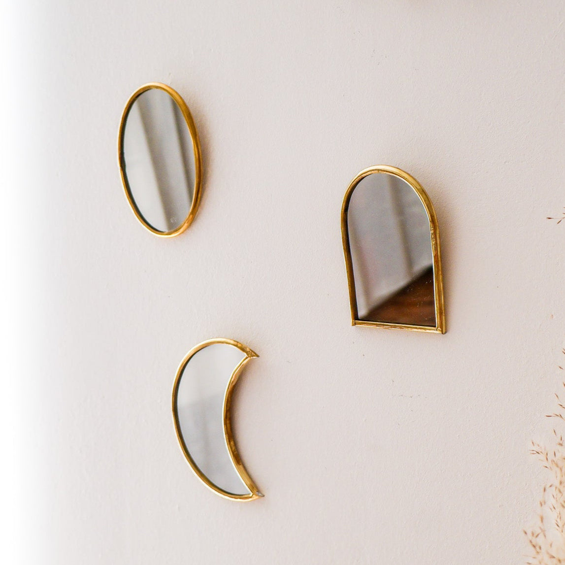 Miroir décoratif artisanal – Laiton doré (formes variées)