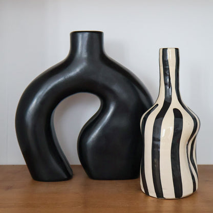 vase qenina noir et vase munhanna MAISON ASLI