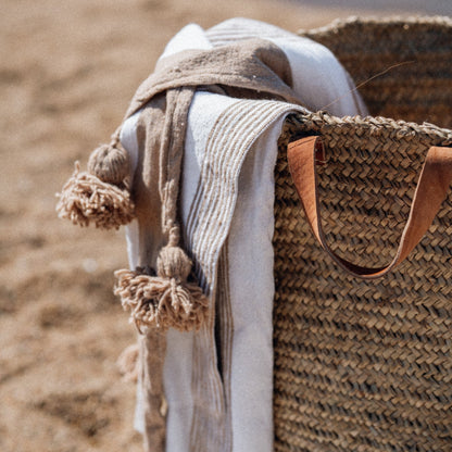 Grande panière tressée - anses cuir ou naturelles, fait main au Maroc