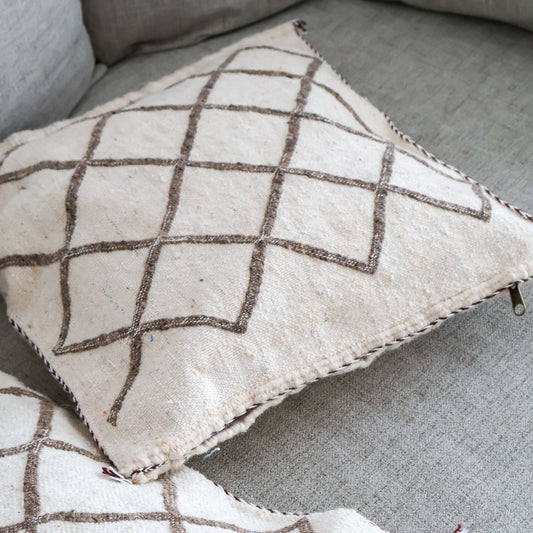 housse de coussin en kilim beig et blanc