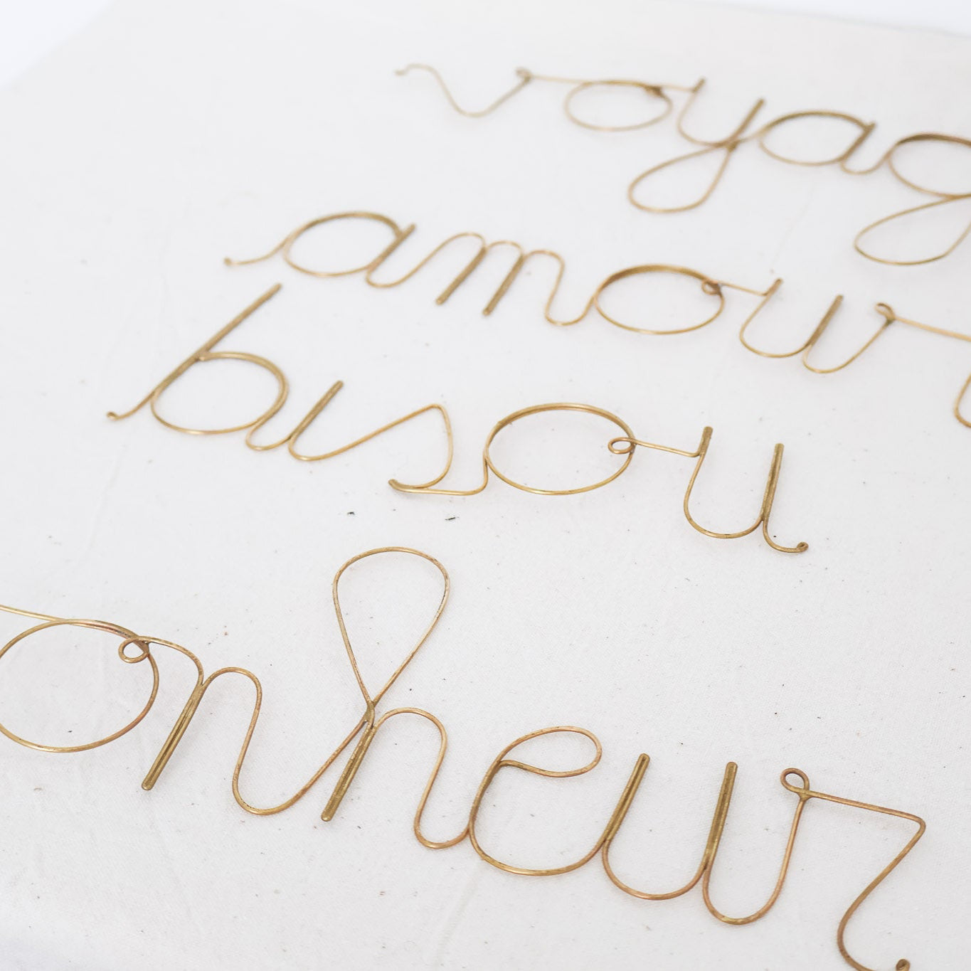 Mots décoratifs en laiton – Voyage, Bisou, Bonheur, Amour