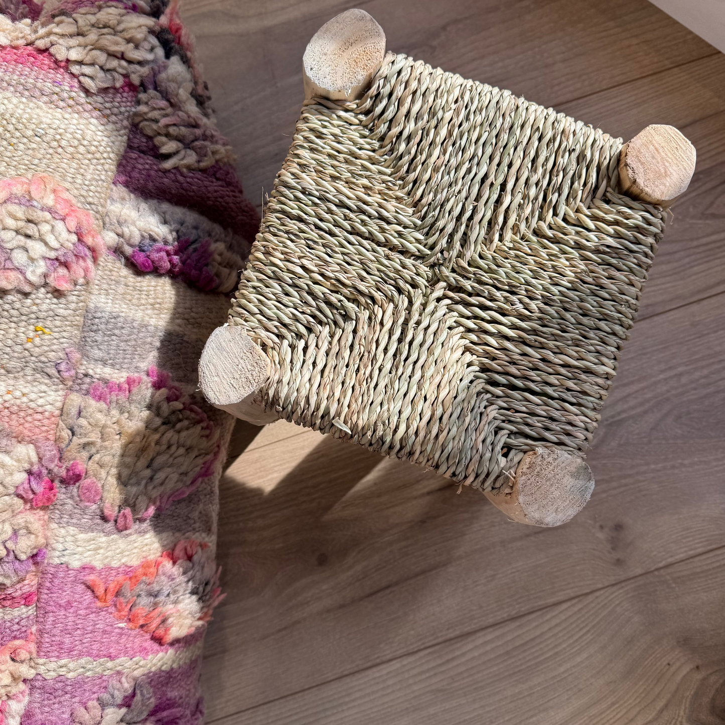 Petit tabouret artisanal