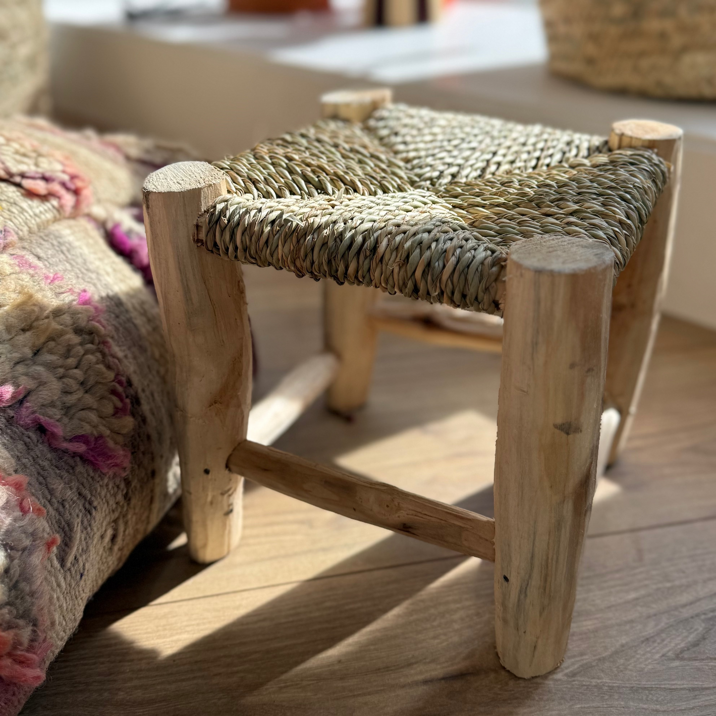 Petit tabouret artisanal