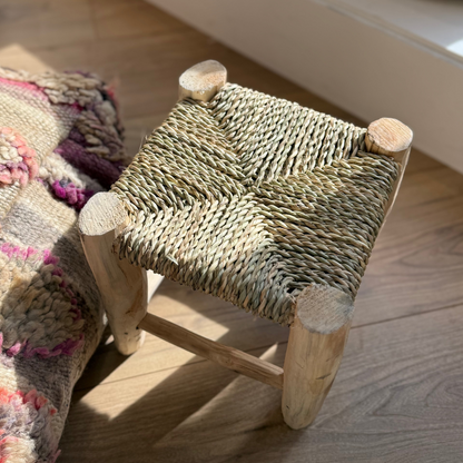 Petit tabouret artisanal