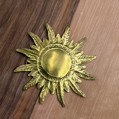 Mini ex-voto soleil en laiton doré, sans miroir - Maison Asli