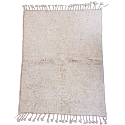 Tapis berbère blanc uni Beni Ouarain – Laine blanche tissée main (107 × 140 cm)