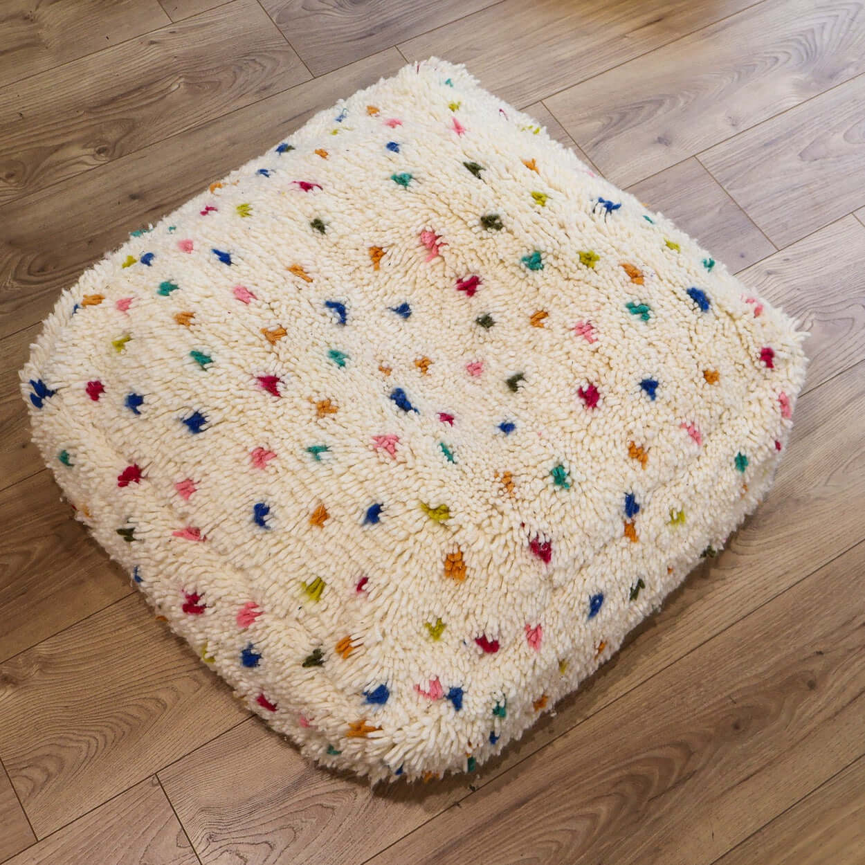 pouf Beni Ouarain à pois coloré