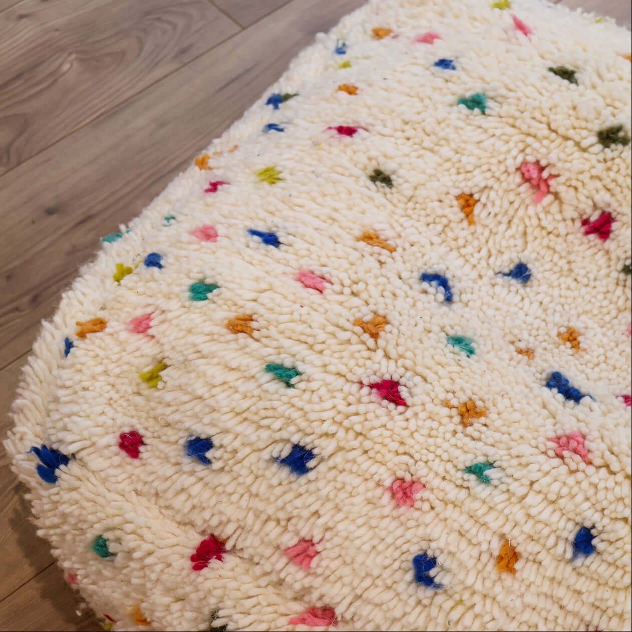 pouf Beni Ouarain à pois coloré