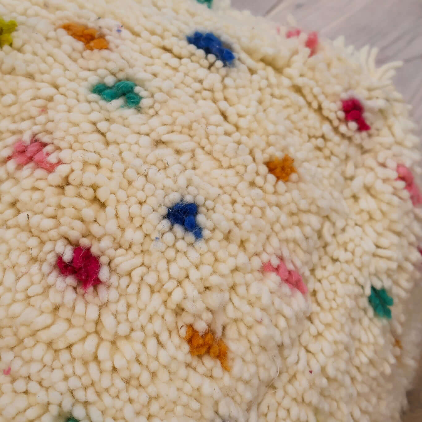 pouf Beni Ouarain à pois coloré