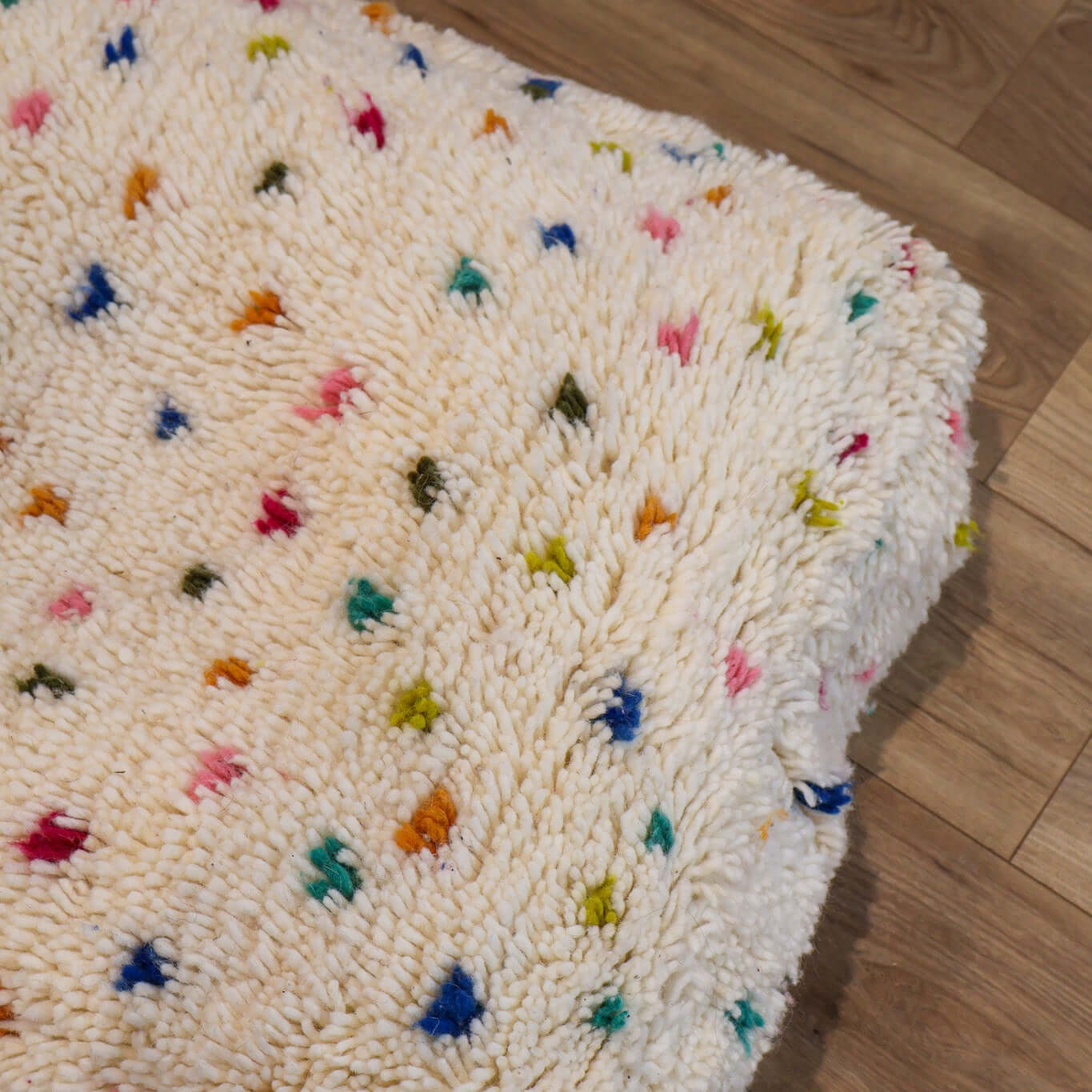 pouf Beni Ouarain à pois coloré