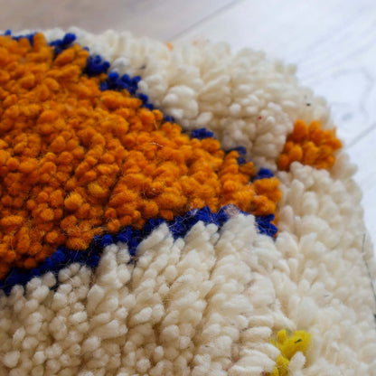 pouf en laine avec motifs - style Azilal