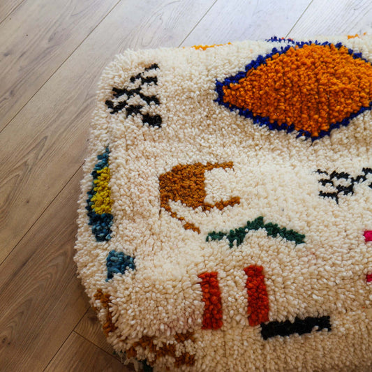 pouf en laine avec motifs - style Azilal