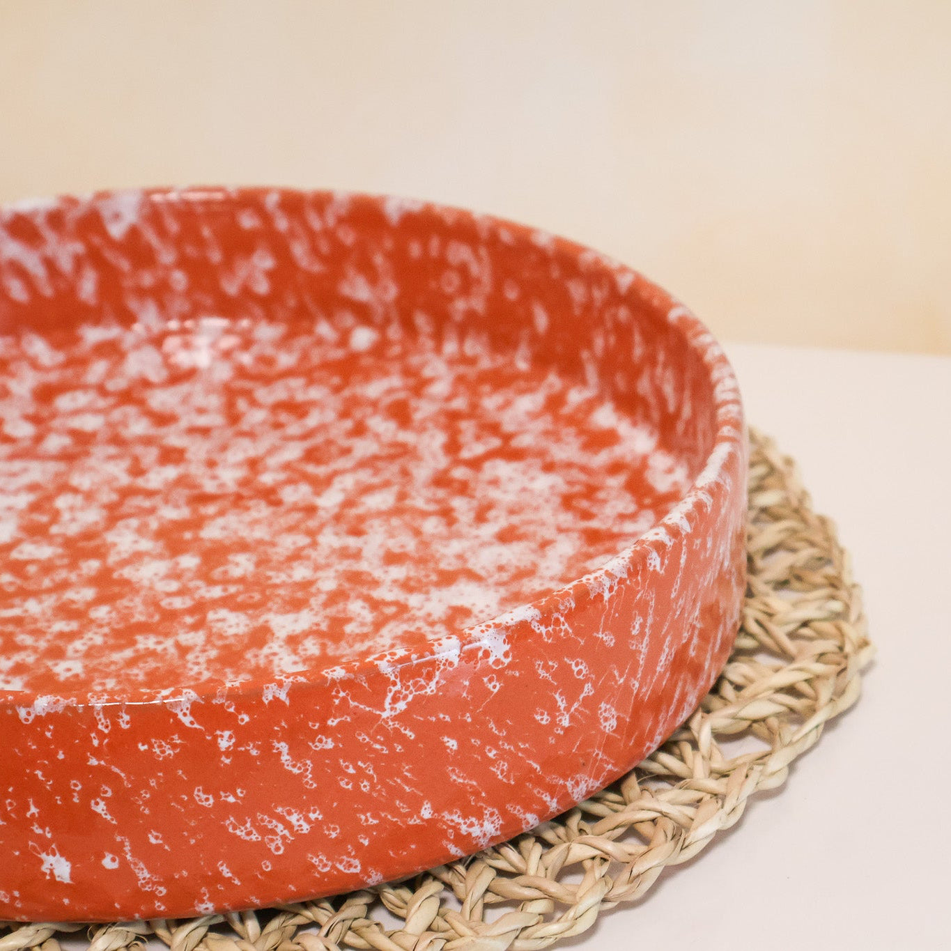 Plat rond en céramique, orange - collection Nujum