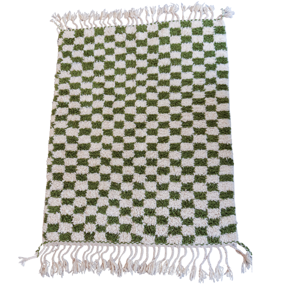 Tapis berbère Beni Ouarain – Motif damier vert et écru en laine tissée main (110 × 147 cm)