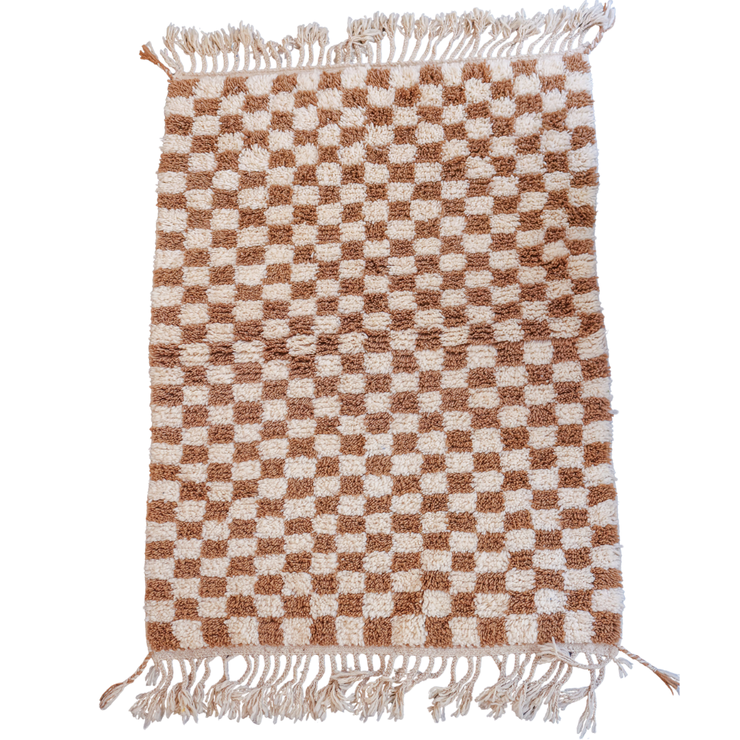 Tapis berbère Beni Ouarain – Motif damier beige et blanc en laine tissée main (108 × 150 cm)