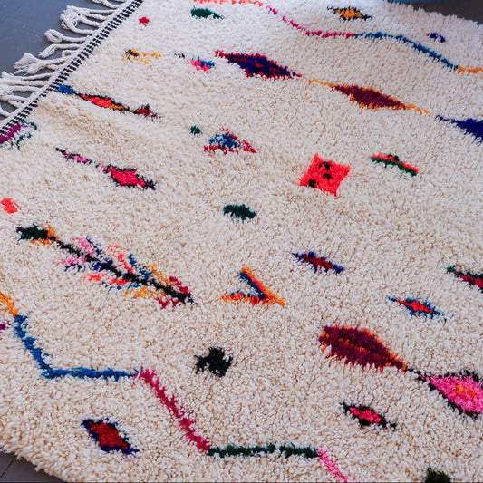 Tapis Azilal – Laine naturelle à motifs colorés tissée main (164 × 298 cm)