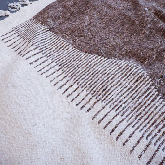 Tapis kilim – Laine naturelle écrue et brune tissée main (158 × 258 cm)